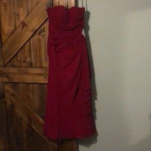 Strapless bridesmaid dress in color wine